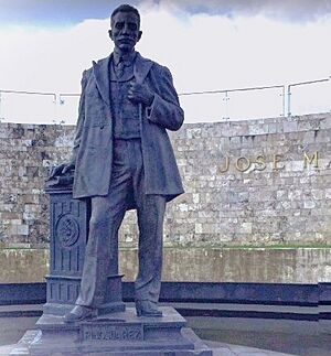 Archivo:Monumento a Pino Suárez