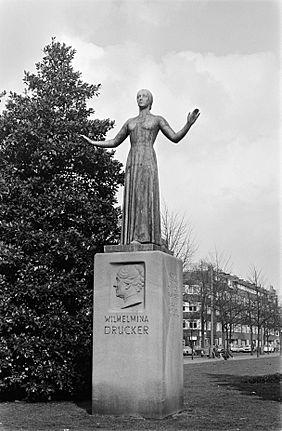 Archivo:Opdracht Volkskrant. Beeld van Wilhelmina Drucker in Amsterdam, Bestanddeelnr 923-4136
