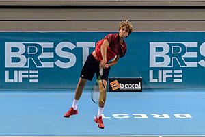 Archivo:Open Brest Arena 2016 - Chardy - Tsitsipas - 03