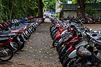 Archivo:Parking de motocicletas, Ciudad Ho Chi Minh, Vietnam, 2013-08-14, DD 01
