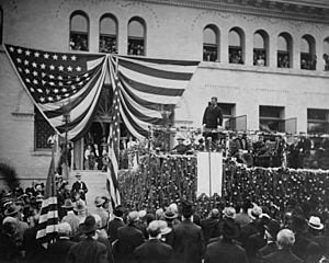 Archivo:President Roosevelt speaks at Pomona College, 1903