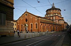 Santa Maria delle Grazie, Milano, vista di tre quarti dal Corso Magenta.jpg