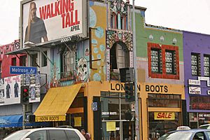 Archivo:Shops on Melrose Avenue (Fairfax District, Los Angeles) (2006 )