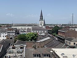 Archivo:St. Louis Cathedral (side view) 2019
