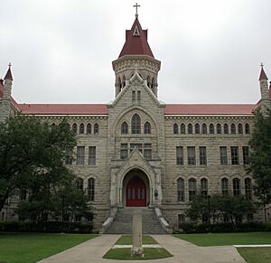 Archivo:St Edwards Main Building