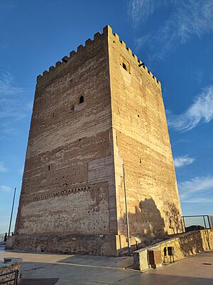 Archivo:Torre del Homenaje del Castillo de Aledo