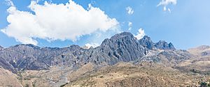 Archivo:Valle del Alto Urubamba, Cuzco, Perú, 2015-07-30, DD 30