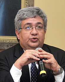 Visit of Karel De Gucht, Member of the EC, to Paraguay (cropped).jpg