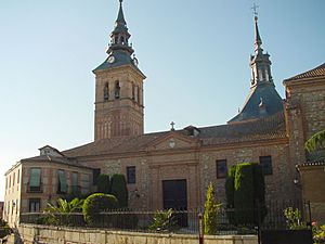 Archivo:Vista Iglesia de Nuestra Señora de la Asunción de Navalcarnero