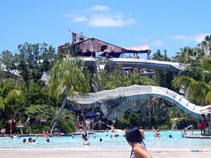 Archivo:WDW Crush 'n' Gusher