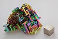 Wismut Kristall und 1cm3 Wuerfel