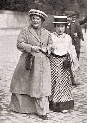 Archivo:Zetkin luxemburg1910