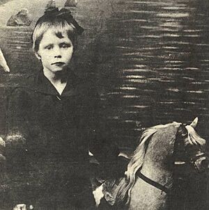 Archivo:Люба Шевцова в шестилетнем возрасте