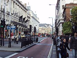 Archivo:A4 Piccadilly - DSC04251