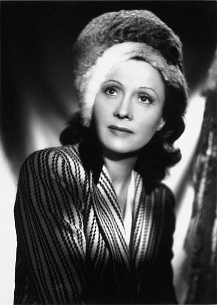 Arletty Harcourt 1942a