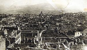 Archivo:Armenian boroughs of city of Shusha destroyed by Azerbaijani armed forces in 1920 with defiled cathedral of Holy Savior on background