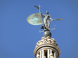 Archivo:Arriba de la Giralda se encuentra la escultura del Giraldillo, Sevilla, España, Spain