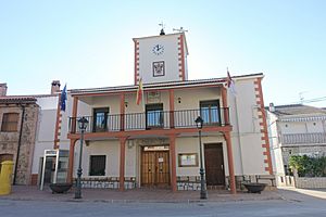Archivo:Ayuntamiento de Mohedas de la Jara 02