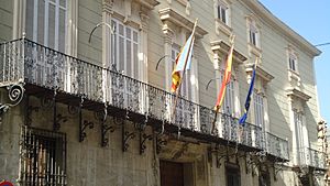 Archivo:Balconada del Ayuntamiento de Orihuela