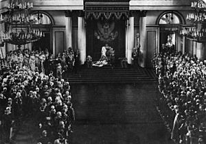 Archivo:Bundesarchiv Bild 183-H28740, St. Petersburg, Eröffnung der Parlamente