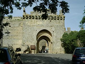Archivo:Carmona - Puerta de Sevilla