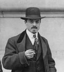 Carrà in front of Le Figaro, Paris, 9 February 1912 (cropped).jpg