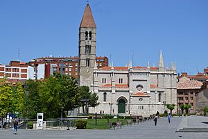 Archivo:Catedral de Valladolid (35308347676)