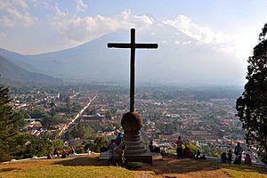 Archivo:Cerro-de-la-Cruz-Antigua-Guatemala