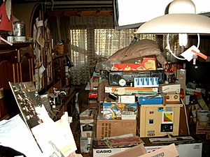 Archivo:Compulsive hoarding Apartment