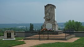 Creuzier-le-Vieux - Monument aux morts.JPG