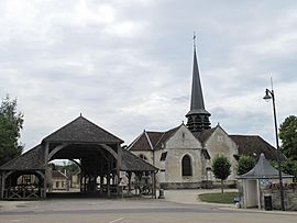 Eglise & halle de Lesmont.jpg