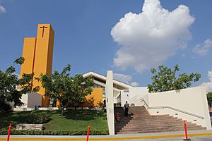 Archivo:Exterior Iglesia Josemaria Escriva, Guadalajara, Mexico