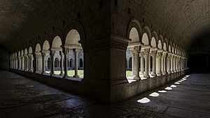 Archivo:Girona Cathedral 2020 - cloister