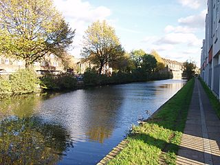 Grand Union Canal (near Westbourne Park).jpg