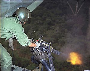 Archivo:HH-3-minigun-vietnam-19681710