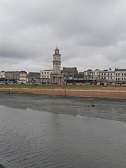 Herne Bay Clocktower von der Mole.jpg