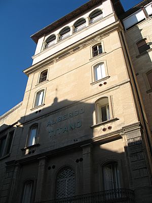 Archivo:Hotel in San Marino city