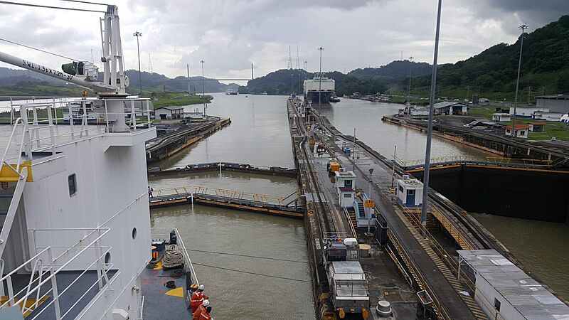 Hydraulic gates of panama canal
