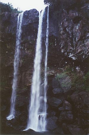 Archivo:Jejudo waterfall