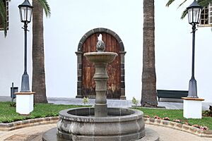 Archivo:La Palma - San Andres y Sauces - San Andres - Calle Plaza + Iglesia de San Andres 02 ies