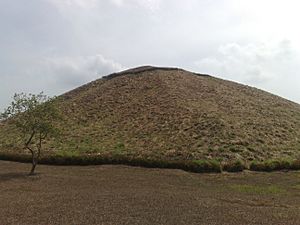 Archivo:La Venta Pirámide cara sur