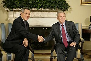 Archivo:LeeHsienLoong & GWBush 2007May04