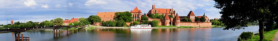 Archivo:Marienburg 2004 Panorama