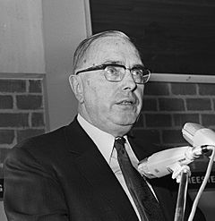 Max Euwe 1973.jpg