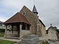 Montreuil-en-Auge, porche et façade ouest de l'église