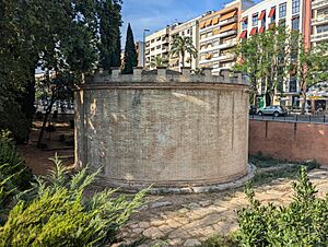 Archivo:Monumentos funerarios de la Puerta de Gallegos 04