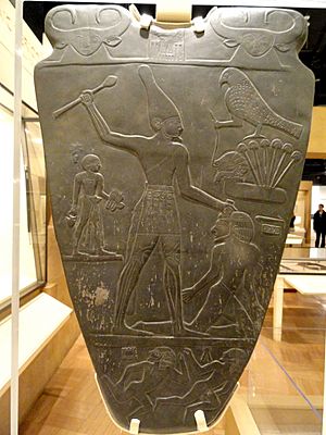 Archivo:Narmer Palette, Egypt, c. 3100 BC - Royal Ontario Museum - DSC09726