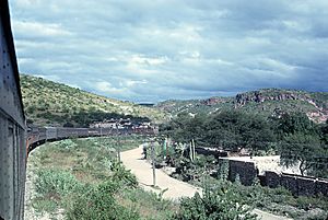 Archivo:NdeM passenger train (27495933746)