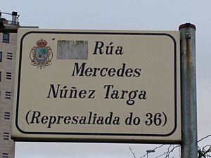 Archivo:Placa da rúa Mercedes Núñez en Vigo