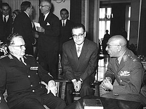 Archivo:Predsednik Tito sa kraljem Mohamedom Zahirom
